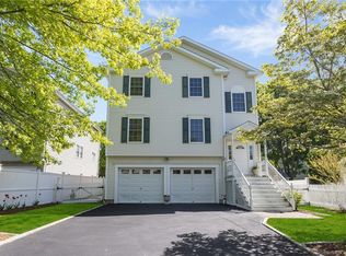 15 Narrow St, Fairfield, CT 06824