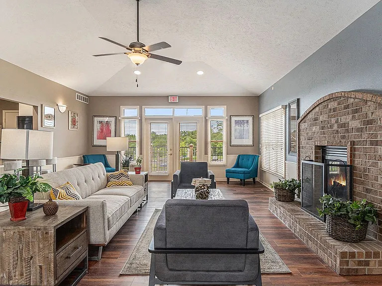 Colonial Pointe at Fairview Apartments — Photo 30