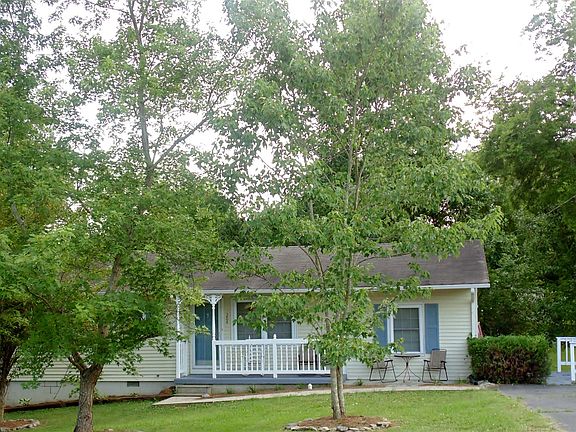 2nd image of 204 Charlotte Dr