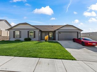 909 Dunegrass Way, Yakima, WA 98901