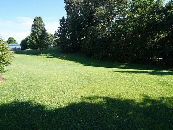 4th image of 427 Christie Ln