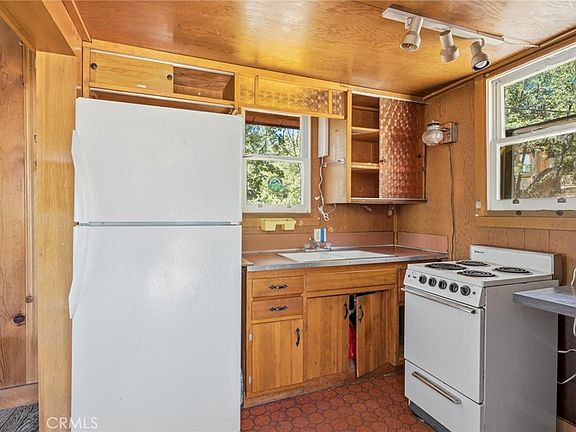 4th image of 24759 Schaffer Dr