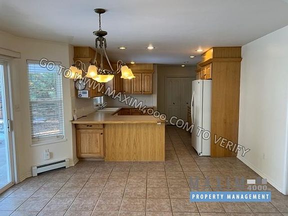 4th image of 2812 Grand View Dr