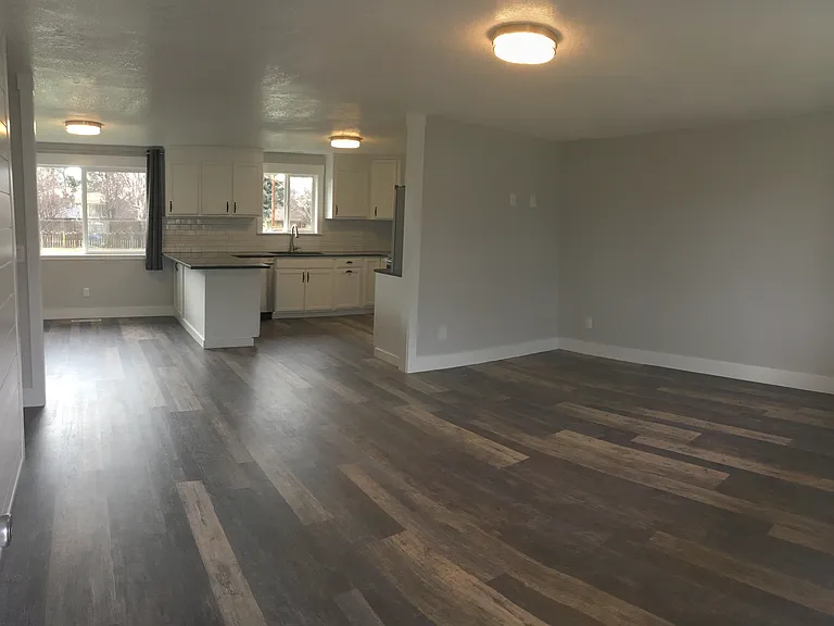 1747 SW 17th St — Photo 5