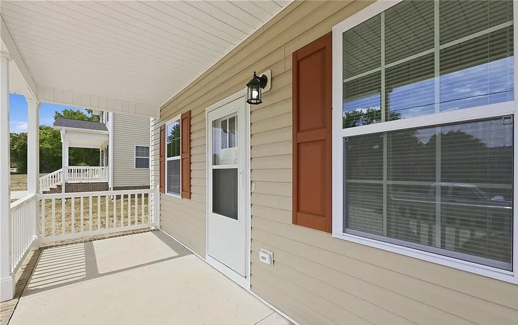 3 bed, 1331 sqft, $2,150 — Photo 1