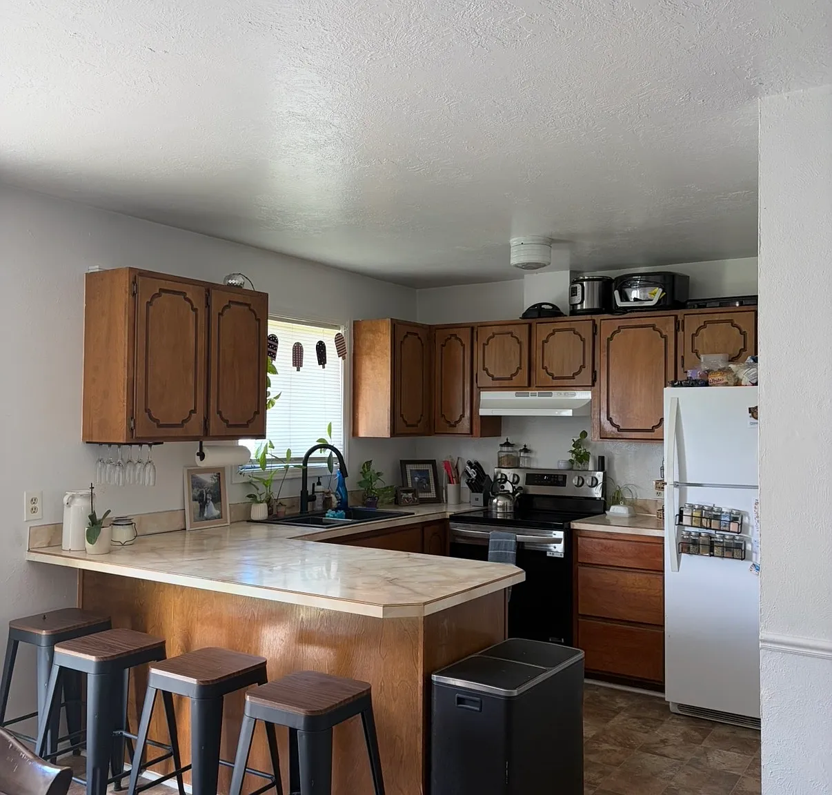 3 bed, 1061 sqft, $1,800 — Photo 1