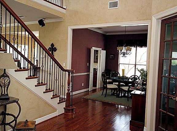 2nd image of 4755 Parkwood Dr