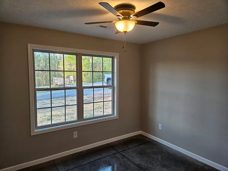 117 White Ln — Photo 13