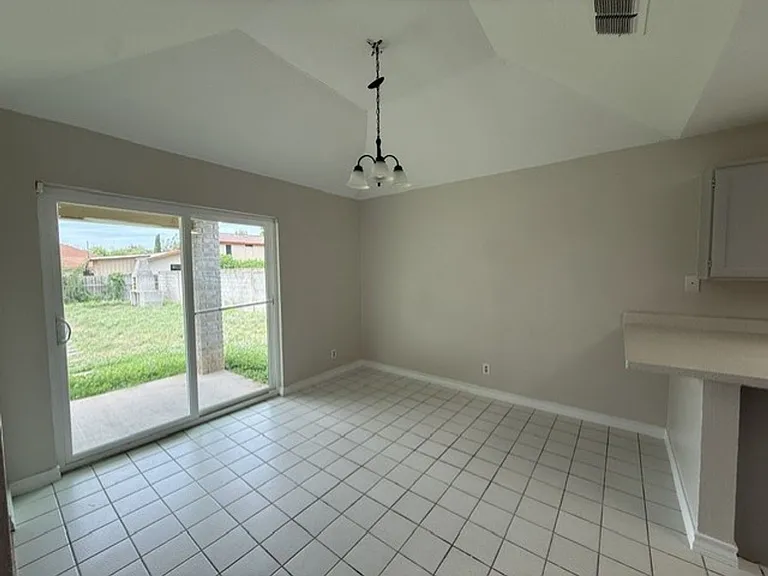 1208 N Oakmont Loop — Photo 4