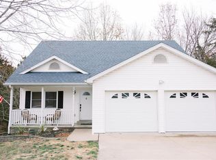 102 Cedar Park Ln, Linn, MO 65051