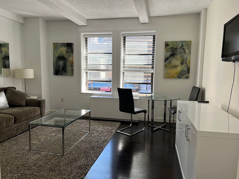 1st image of 150 W 51st St APT 1025
