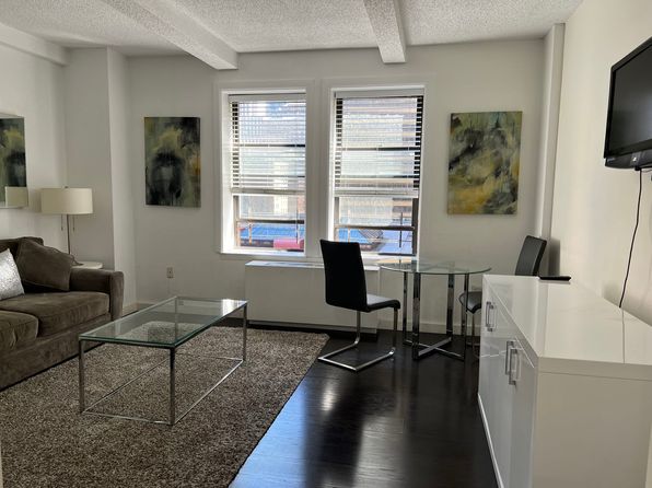 150 W 51st St APT 1025