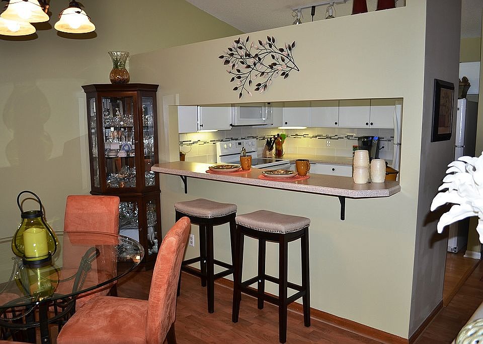 1st image of 719 Bradford Pl NE