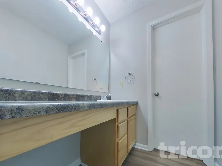 4468 Connaught East Dr — Photo 11