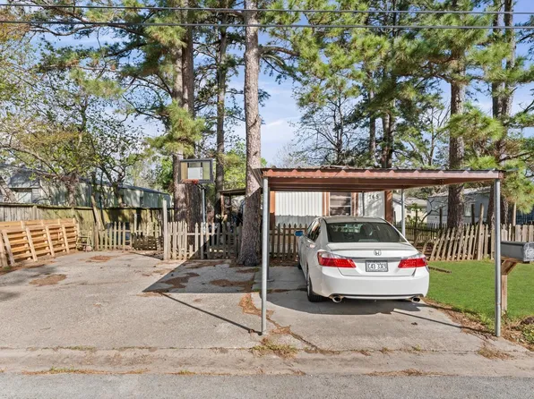 145 Rollingpines, Conroe, TX 77301