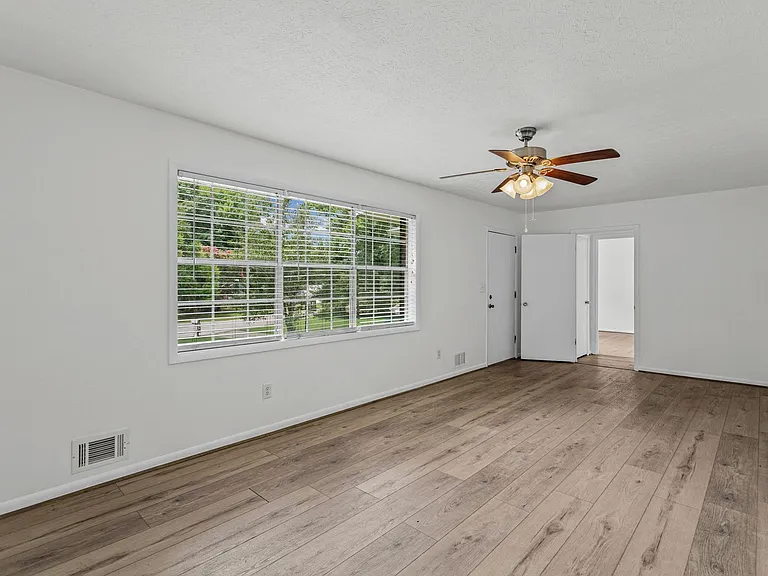 6096 Hillpine Dr — Photo 8