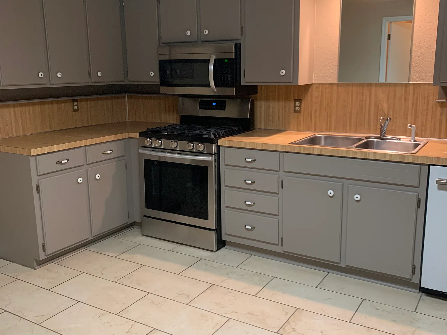 1105 W Oakridge Street — Photo 4