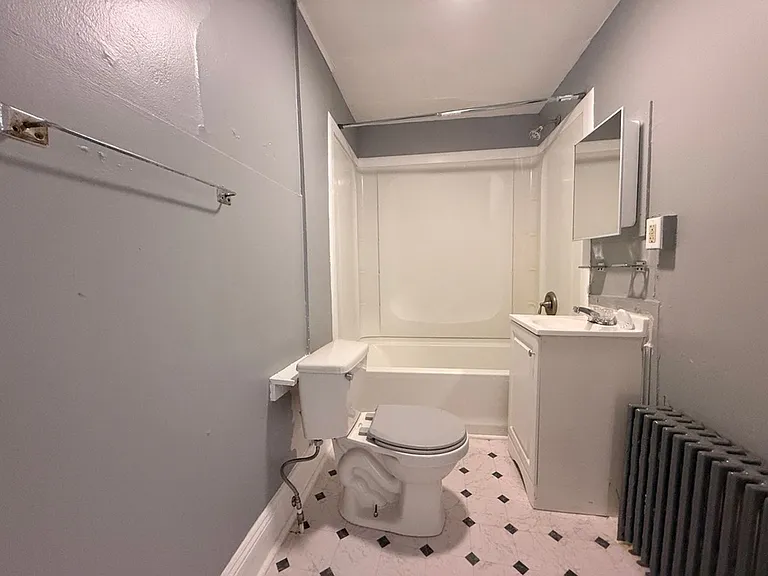 265 N Laurel St — Photo 9