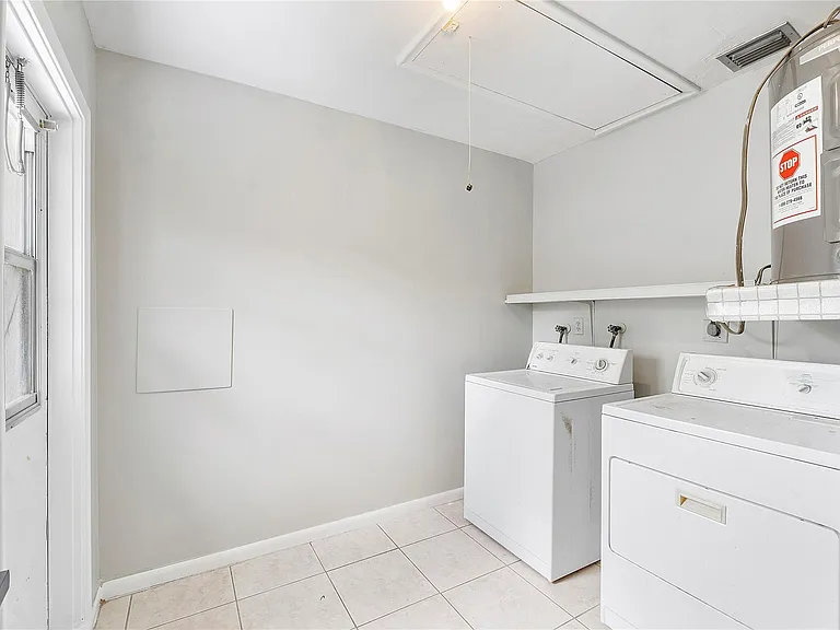 3843 NW 81st Ter — Photo 24