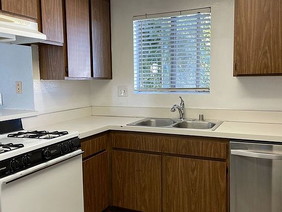 3rd image of 18732 Libra Cir APT 4