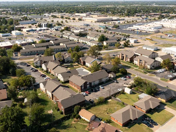 The Shelton Apartments- 1/2 Off First Months Rent AND 1/2 Off in April!