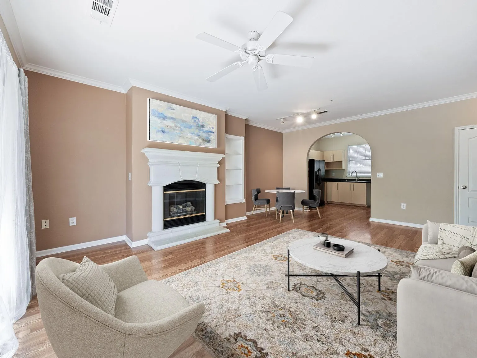 2 bed, 1.5 bath, 1045 sqft, $1,550 — Photo 2