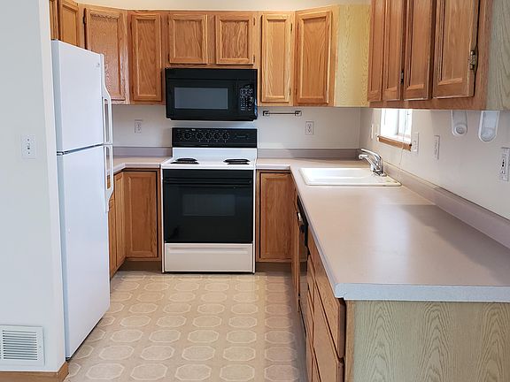 3rd image of 112 Jennifer Ln