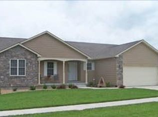 302 Ruths Ln, Wamego, KS 66547