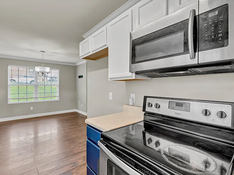 219 W Watt St — Photo 11