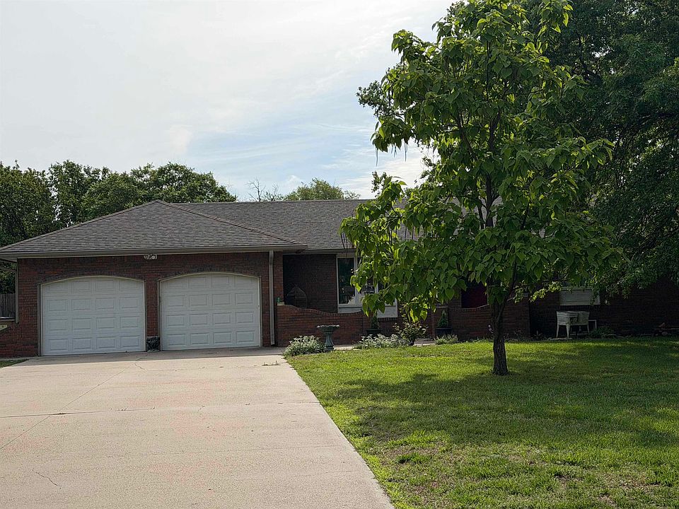 1st image of 4966 N Hillcrest Ave