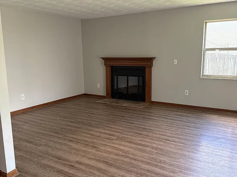 7563 Toweron Ln — Photo 3