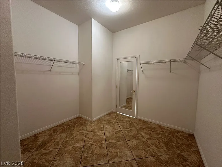 7185 Windy Peak Ct — Photo 35