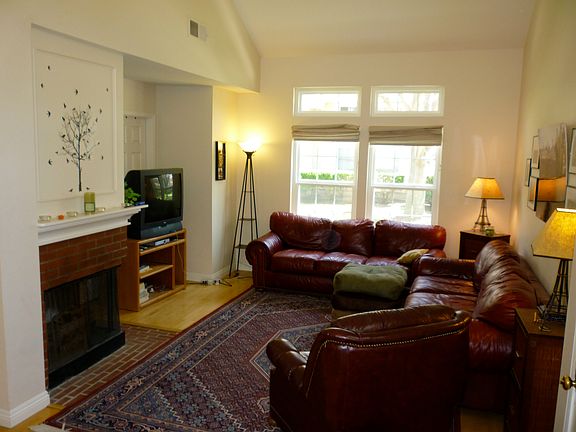 Living Room w/ Gas Fireplace