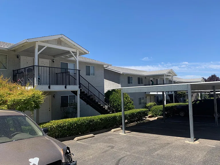 460 Russell Rd — Photo 1