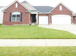 22285 Natalie Dr, Macomb, MI 48042