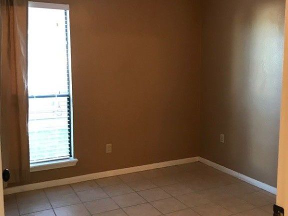 4th image of 817 Camellia Ct
