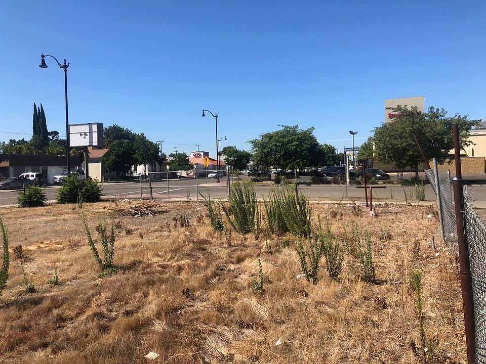 2nd image of 301 E Lodi Ave