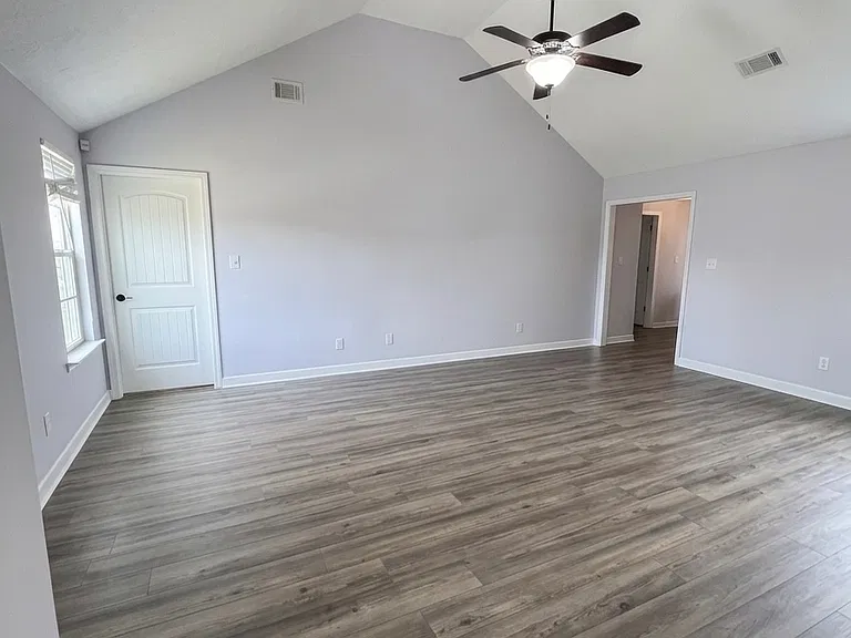 4136 Pullman Cir — Photo 3