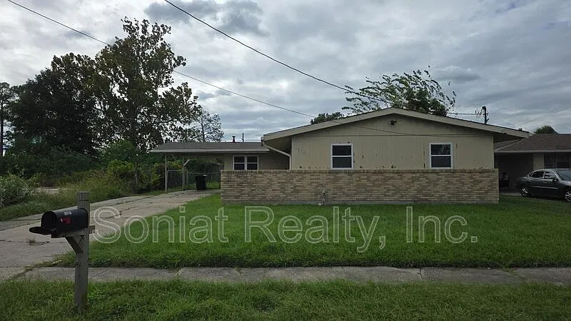 4826 Chrysler St