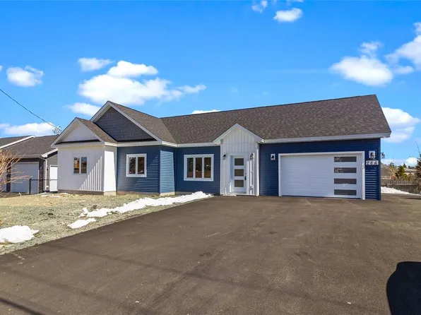 214 St.Thomas Line, Paradise, NL A1L2S4