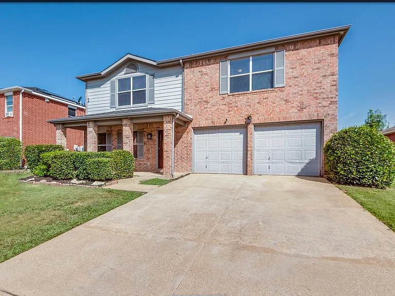 212 Prentice Dr — Photo 3