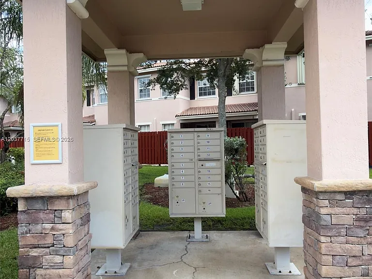 280 Las Brisas Cir #280 — Photo 34