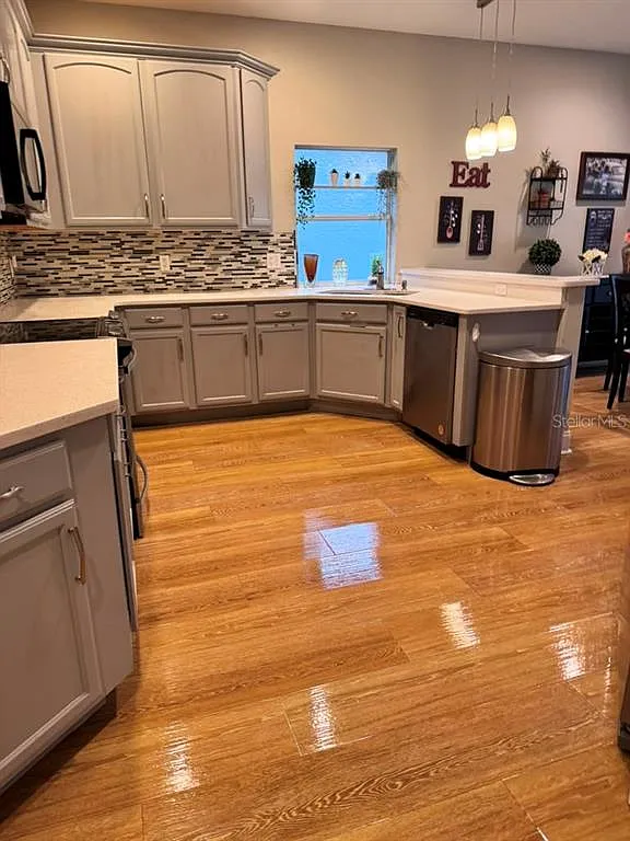 5 bed, 3.0 bath, 2850 sqft, $3,900 — Photo 3
