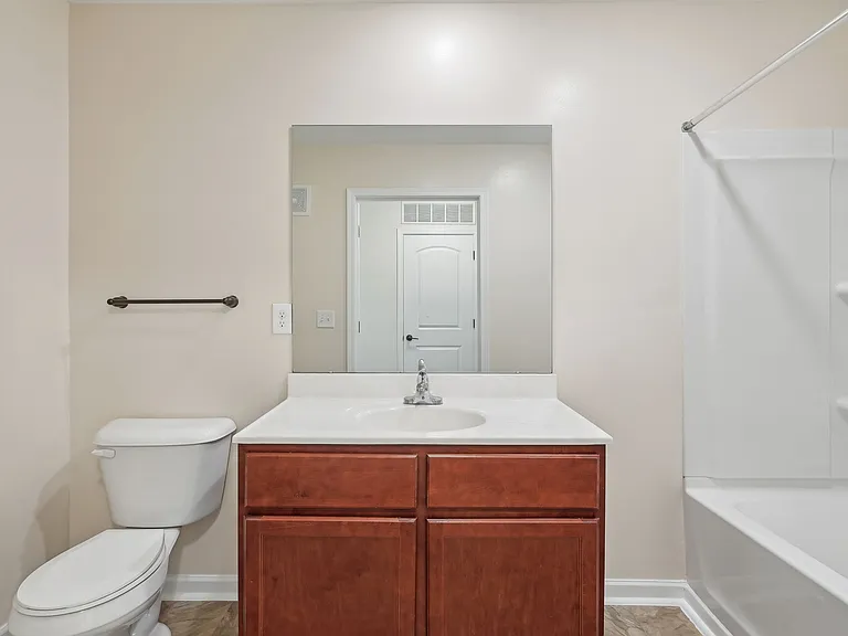 Nicholas Place Apartments — Photo 35