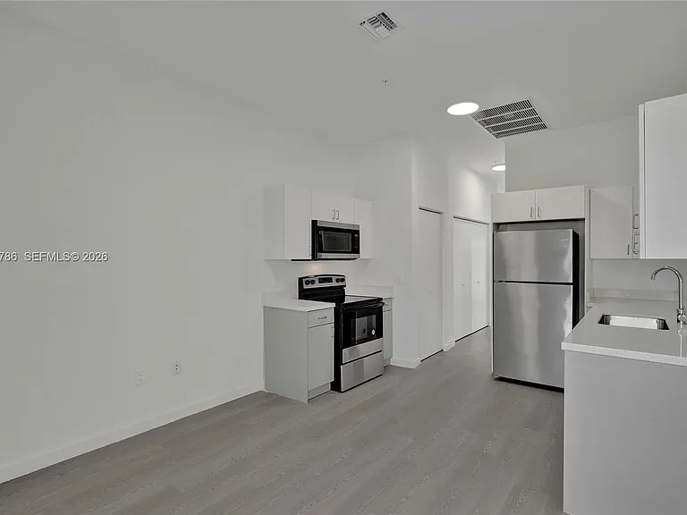 1567 NW 1st St #9 — Photo 3