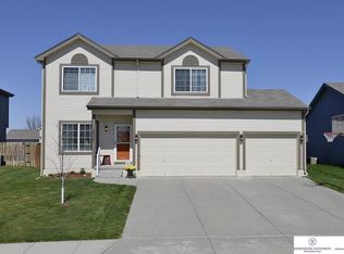 18028 Lillian St, Omaha, NE 68136