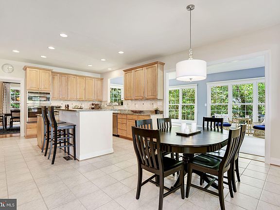 3rd image of 1588 Carlin Ln
