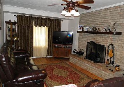 2nd image of 282 SW Rayburn Ct