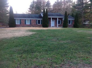 18 Foxfire Ln, Hendersonville, NC 28739