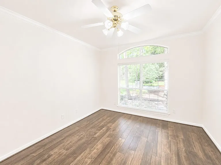 98 W Knightsbridge Dr — Photo 13